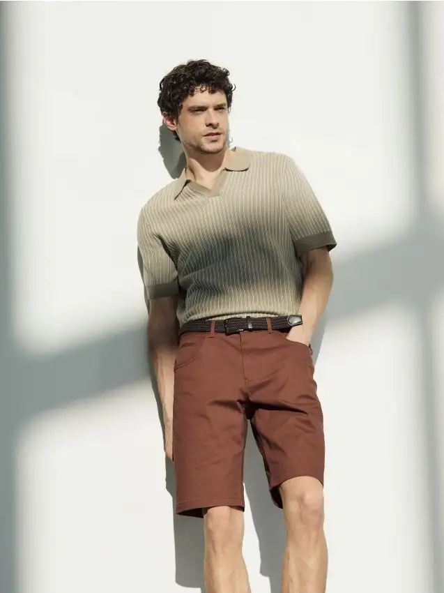 Pantaloncini regular carrot con cintura Colore carminio