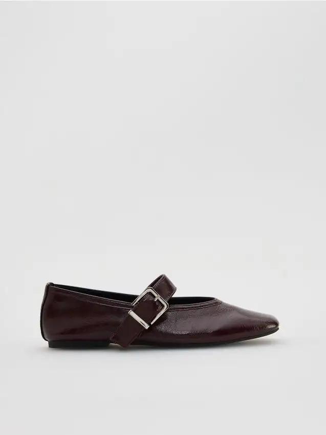 Ballerine in pelle con cinturino Colore maroon