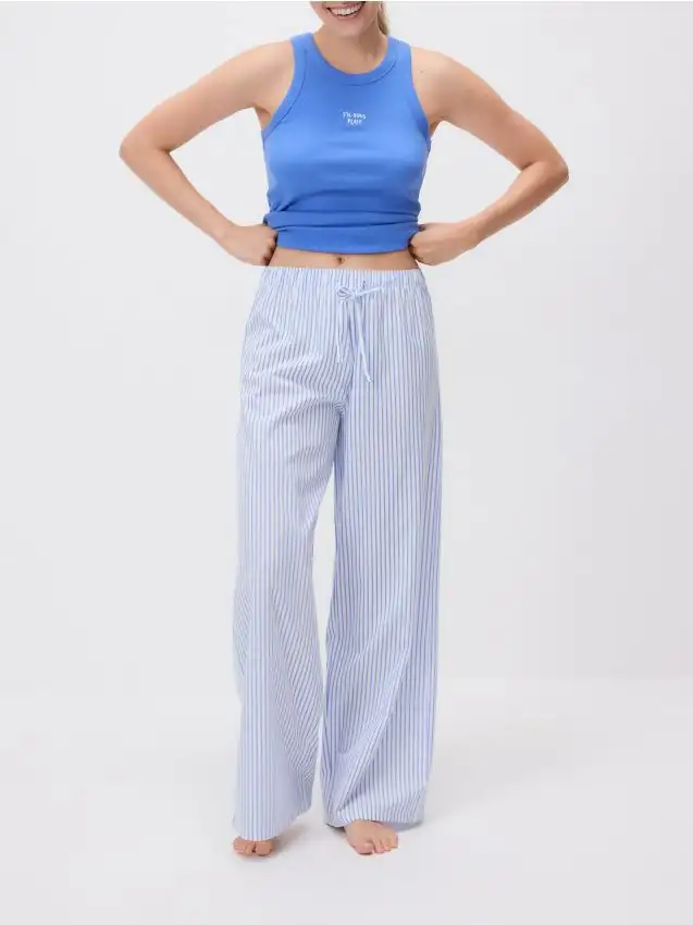 Pigiama due pezzi con ricamo Colore blu