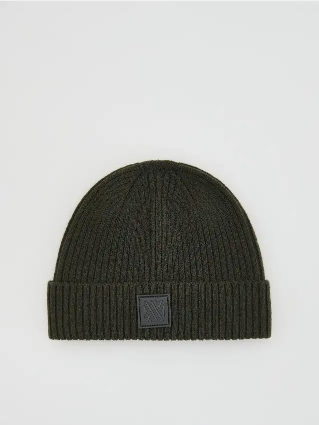 Beanie con toppa Colore verde polveroso