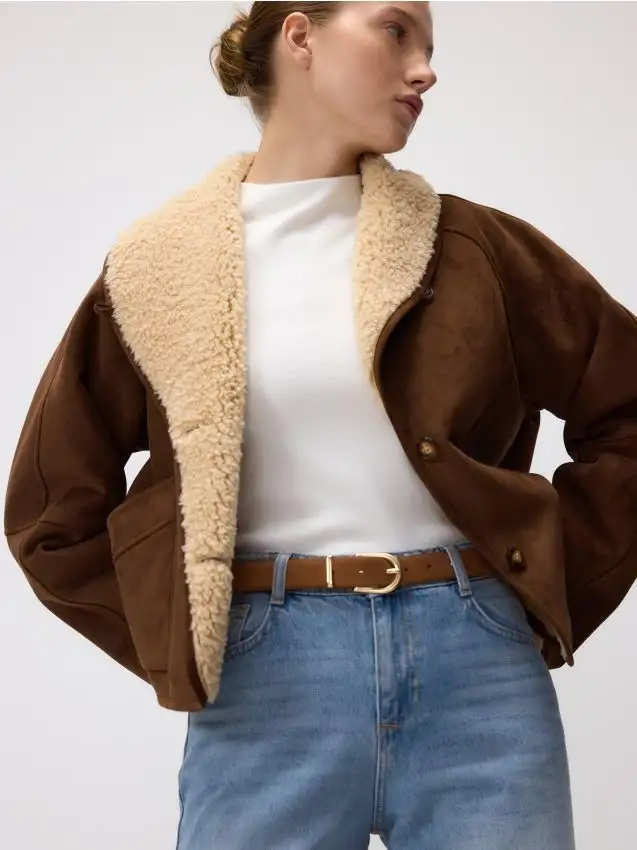 Cintura sottile con fibbia Colore carminio