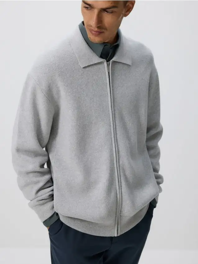 Maglione abbottonato con collo Colore grigio chiaro