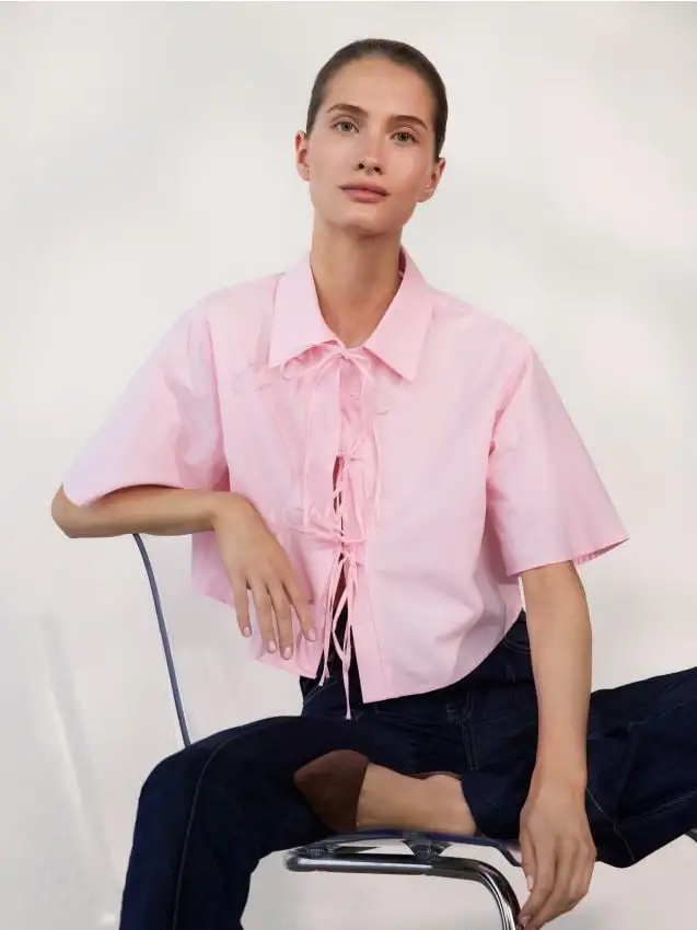Camicia con allacciatura Colore rosa pastello