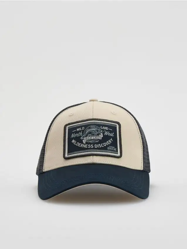 Cappello trucker con visiera e applicazione Colore indaco