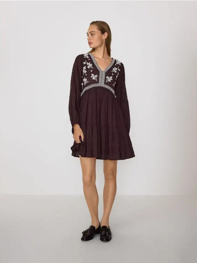 Vestito ricamato Colore marrone