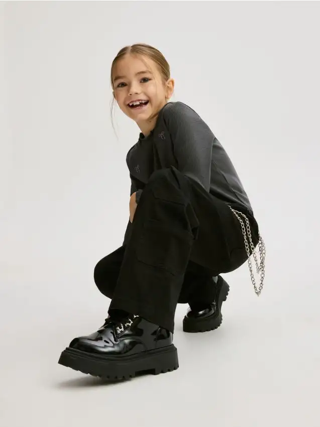 Pantaloni con dettaglio a catenella Colore nero