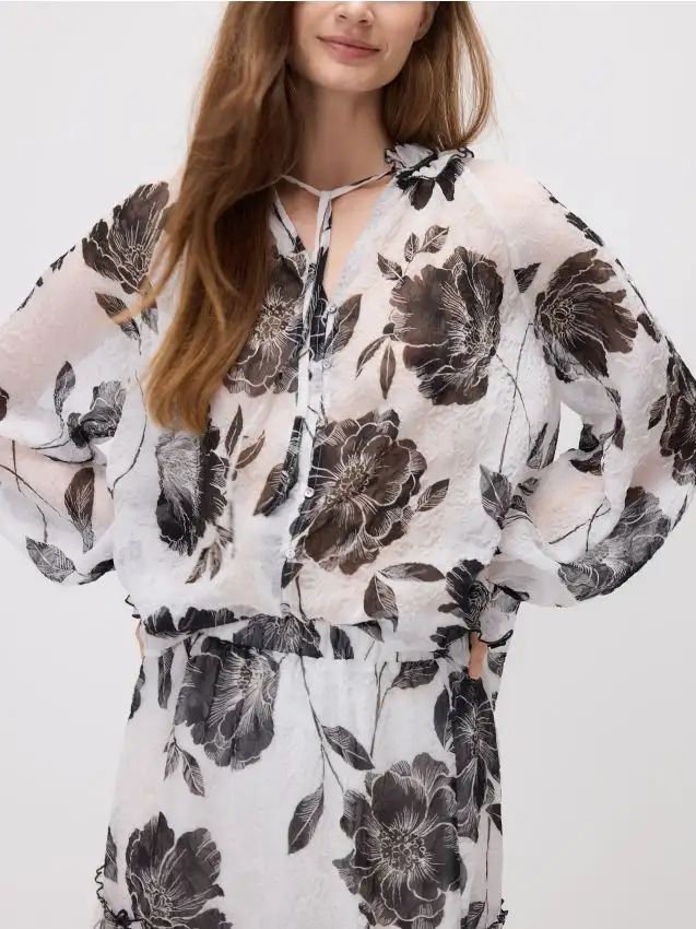 Blusa con motivo floreale Colore nero