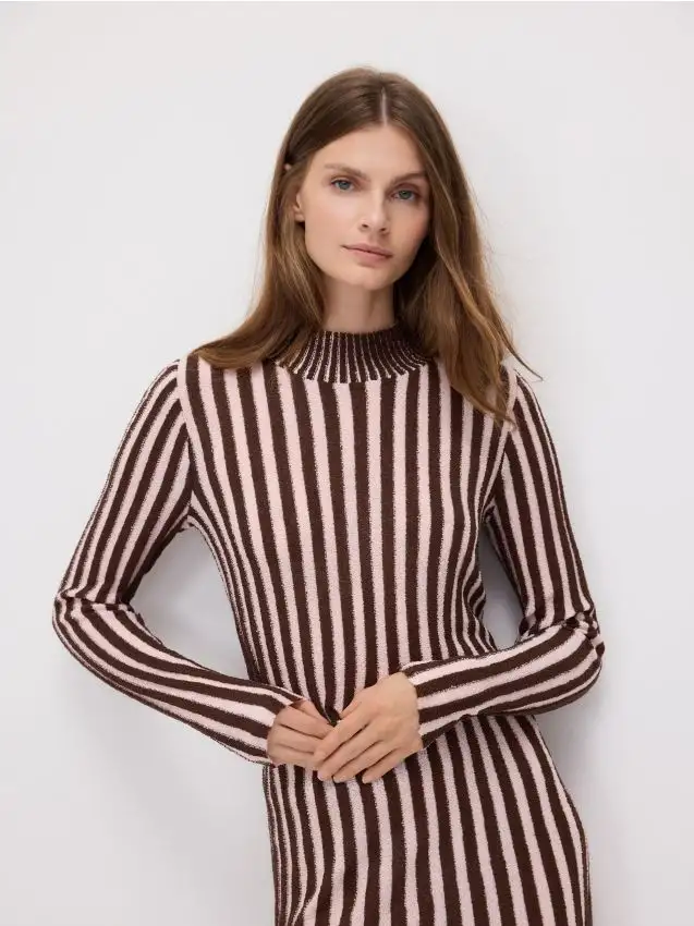 Maglione a costine Colore marrone scuro