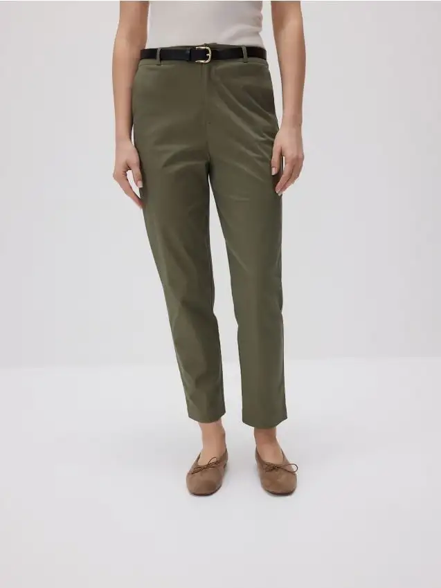Pantaloni chino con cintura Colore verde pallido