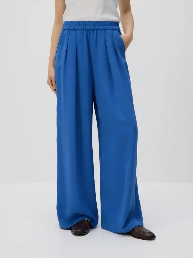 Pantaloni larghi con pinces Colore blu