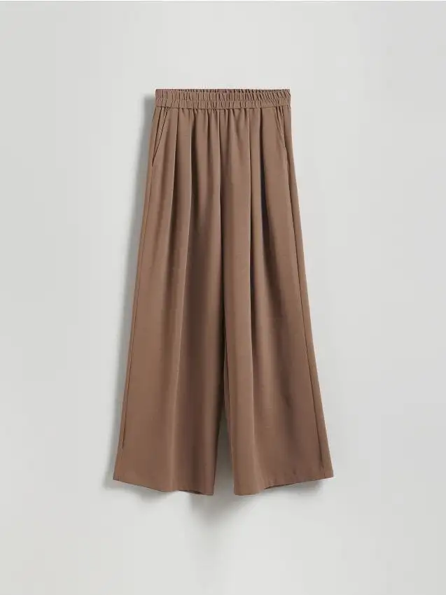 Pantaloni larghi con pinces Colore marrone