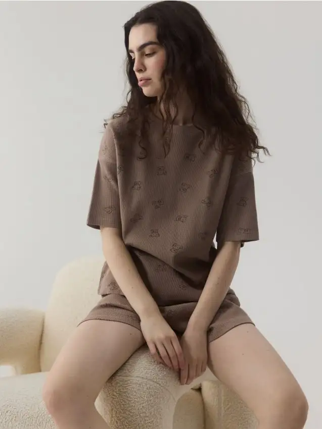 Pigiama due pezzi con fantasia Colore beige