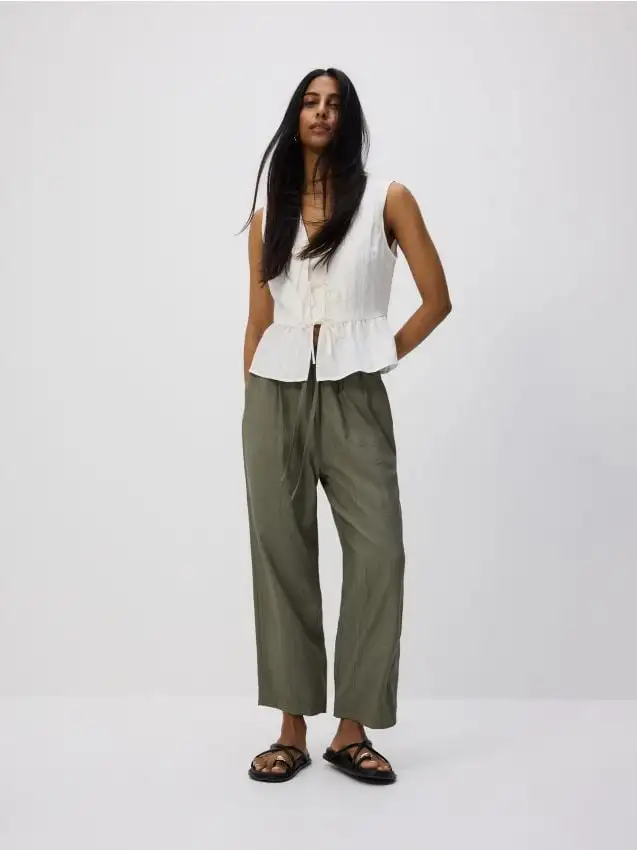 Pantaloni in viscosa con laccio Colore verde