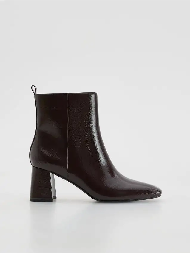 Stivali con tacco alto Colore mogano