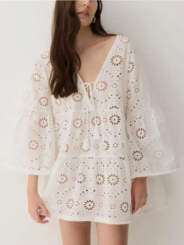 Copricostume traforato Colore panna