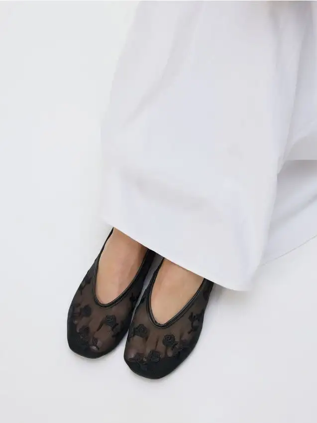 Ballerine in rete ricamate Colore nero