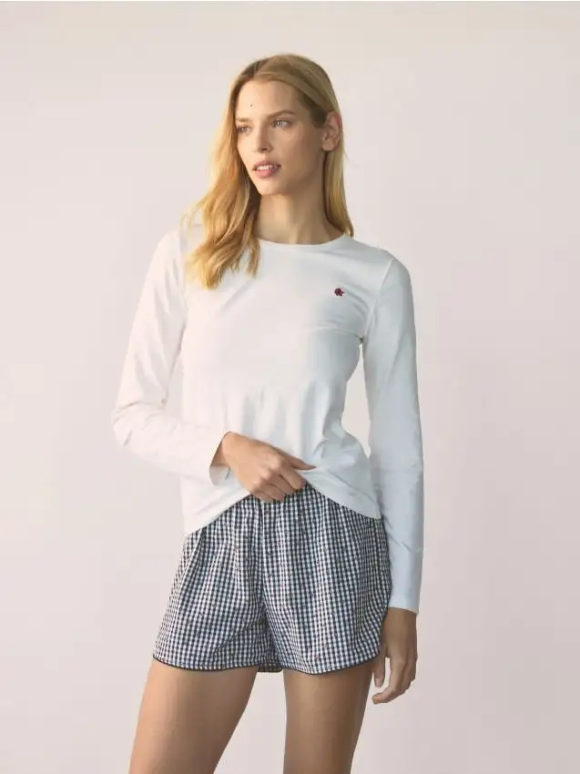 Pigiama due pezzi con ricamo Colore blu scuro