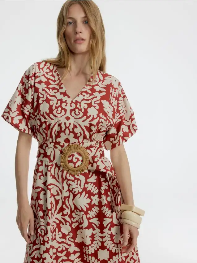 Vestito midi con cintura Colore rosso