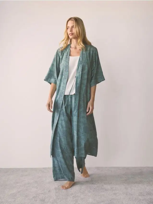 Vestaglia in viscosa fantasia Colore verde polveroso