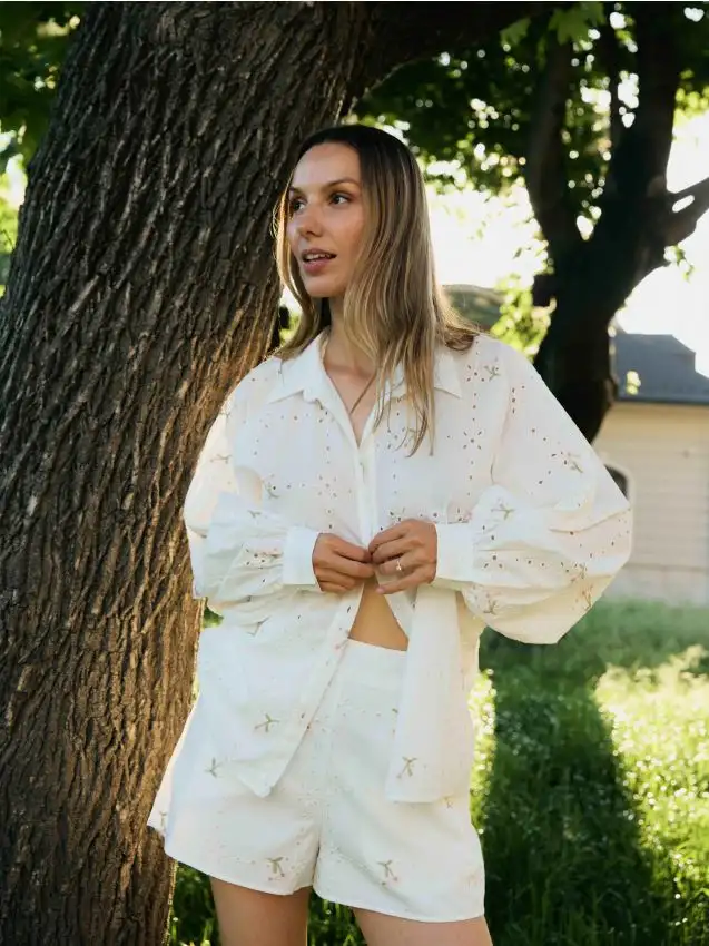 Shorts traforati con ricamo Colore bianco