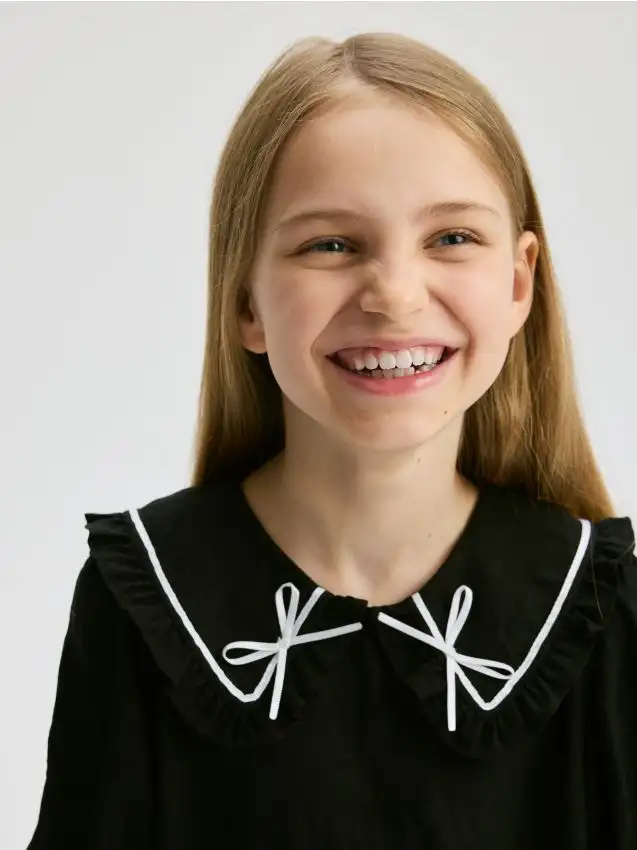 Abito con colletto Colore nero