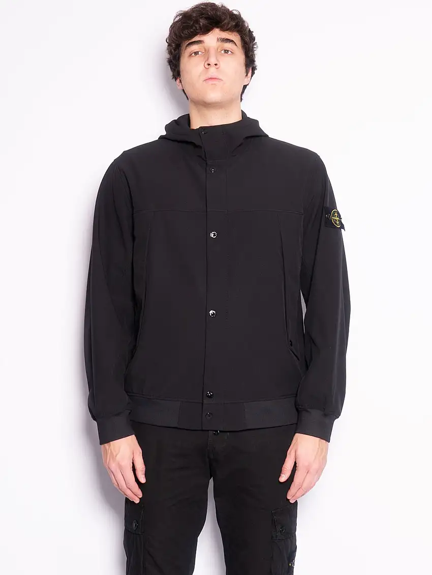 Giubbotto con Cappuccio in Materiale Performante Nero