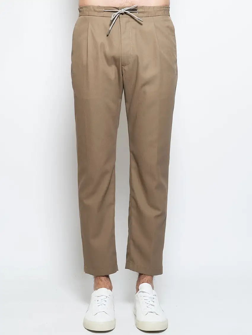 Pantaloni con Pince ed Elastico in Vita Beige