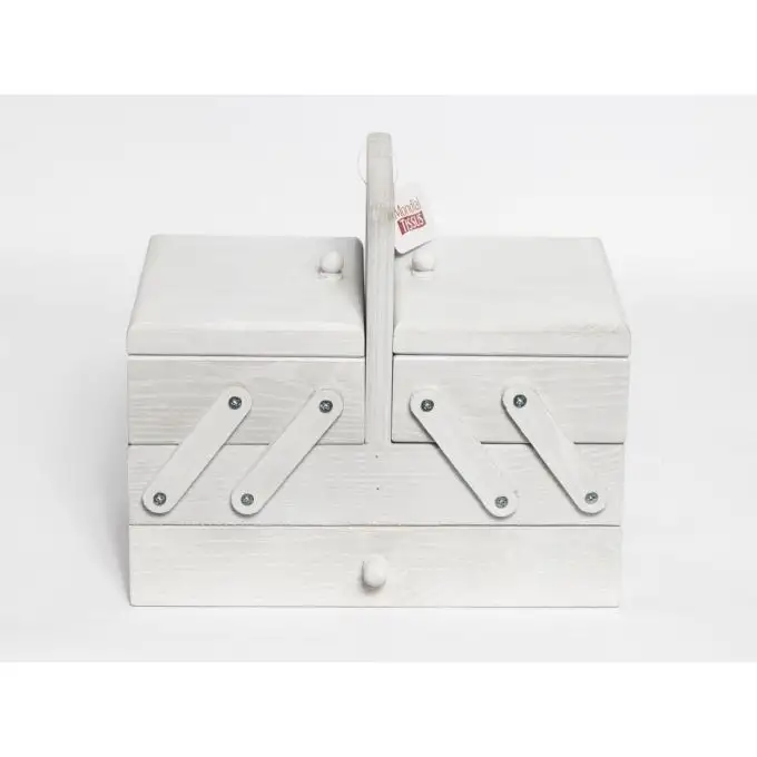 Lavoratrice in legno grigia