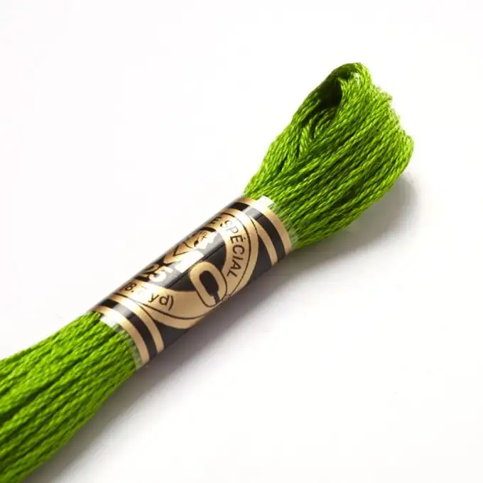 Filato mouliné per ricamo tonalità verdi COL 906