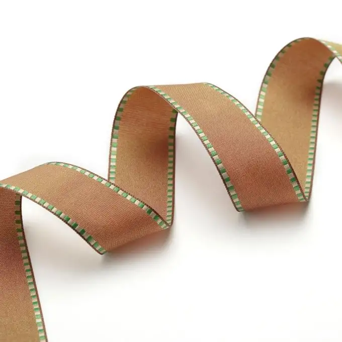 Nastro beige scuro con impunture verde e beige chiaro 25 mm