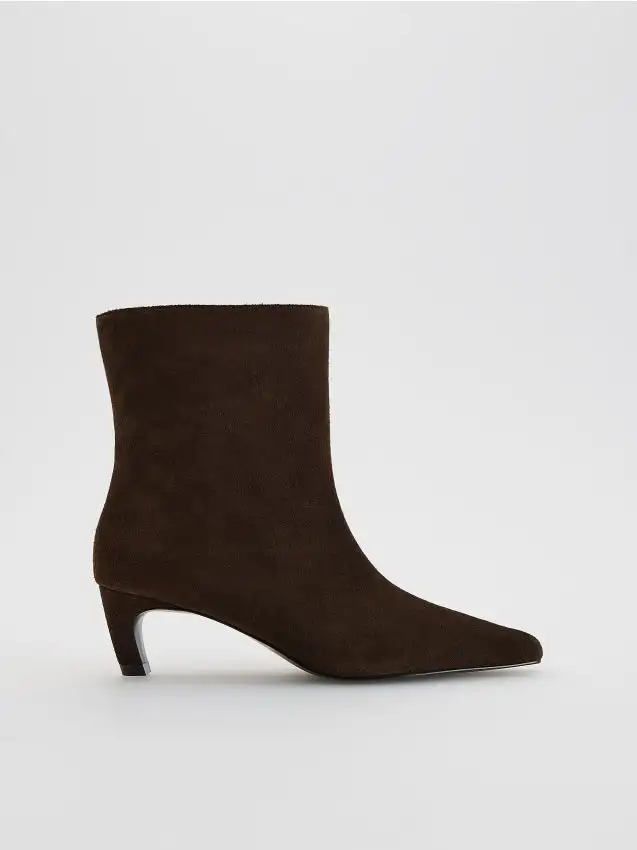 Stivaletti con tacco basso Colore marrone scuro