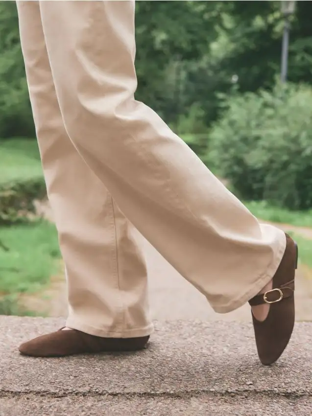 Ballerine in suede con cinturino Colore caffè