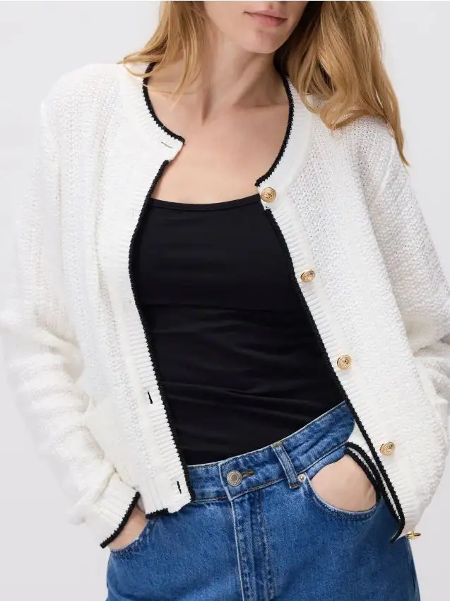 Cardigan con rifiniture a contrasto Colore panna