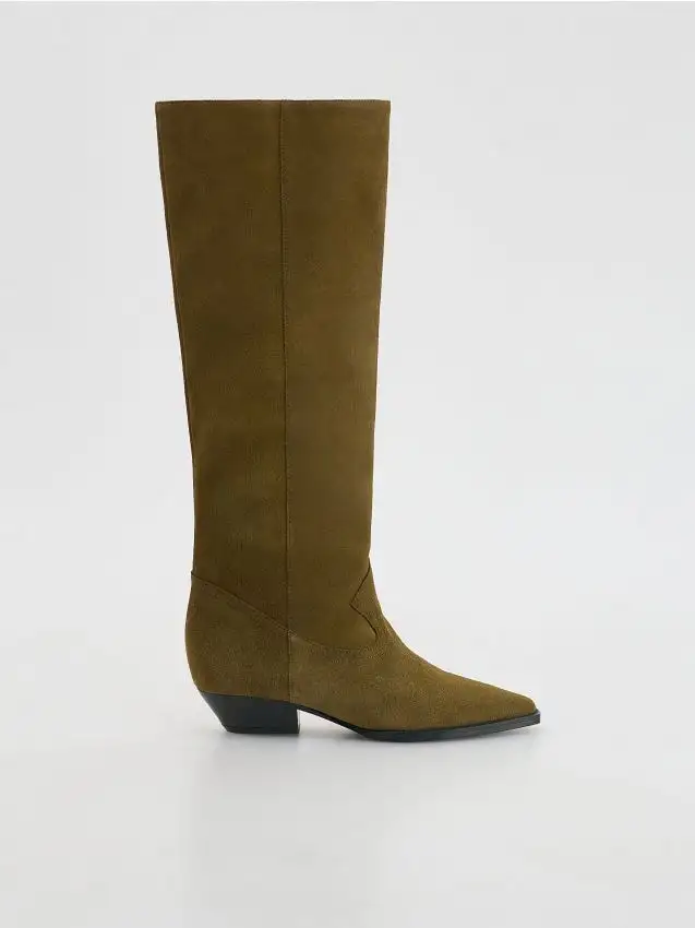 Stivali alti scamosciati Colore verde oliva chiaro