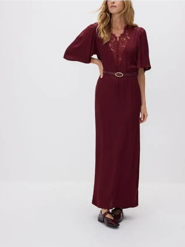 Vestito con cintura a catena Colore bordeaux