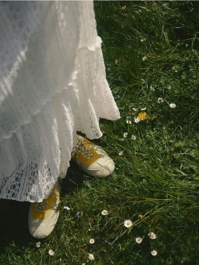 Sneaker scamosciate Colore giallo chiaro