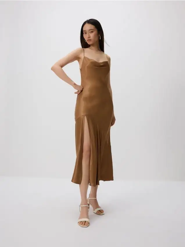 Vestito midi in satin Colore marrone dorato