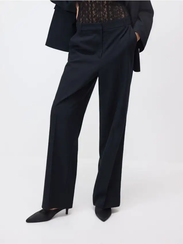 Pantaloni con pieghe Colore blu scuro