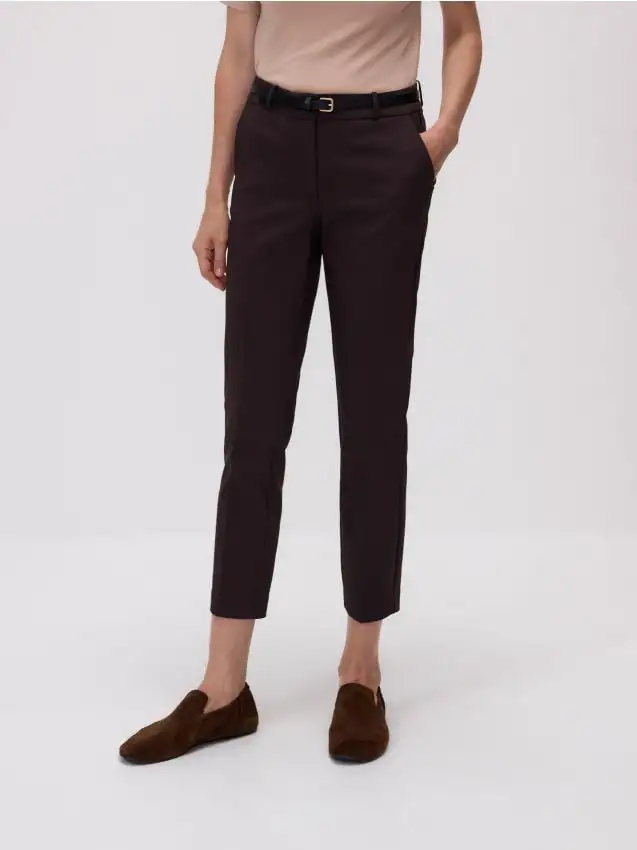 Pantaloni a sigaretta con cintura Colore marrone scuro