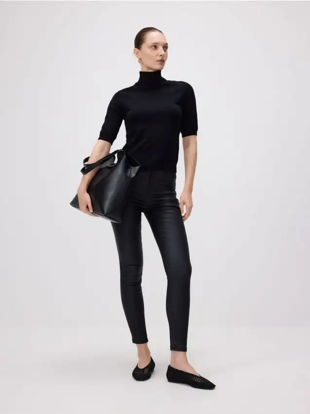 Pantaloni slim cerati Colore nero