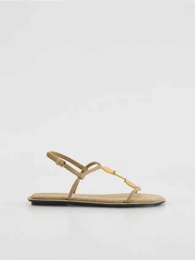 Sandali in camoscio con dettagli Colore beige