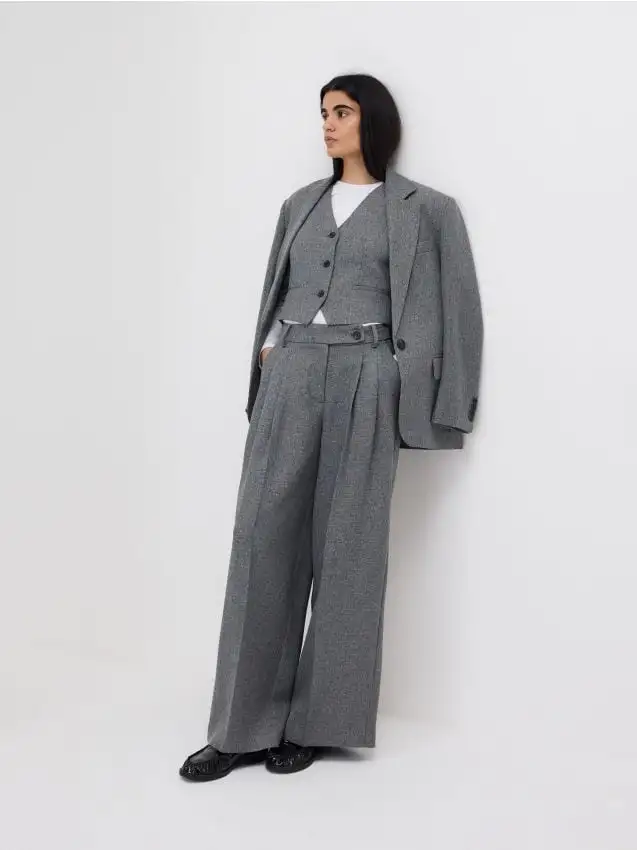 Pantaloni con pinces Colore grigio scuro