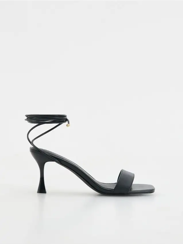 Sandali in pelle con tacco Colore nero