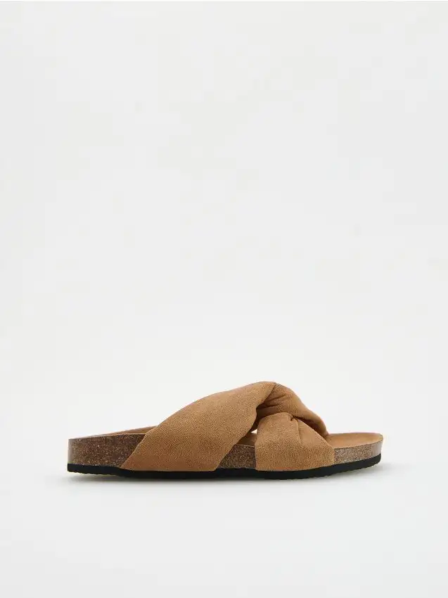 Ciabatte con nodo decorativo Colore marrone dorato