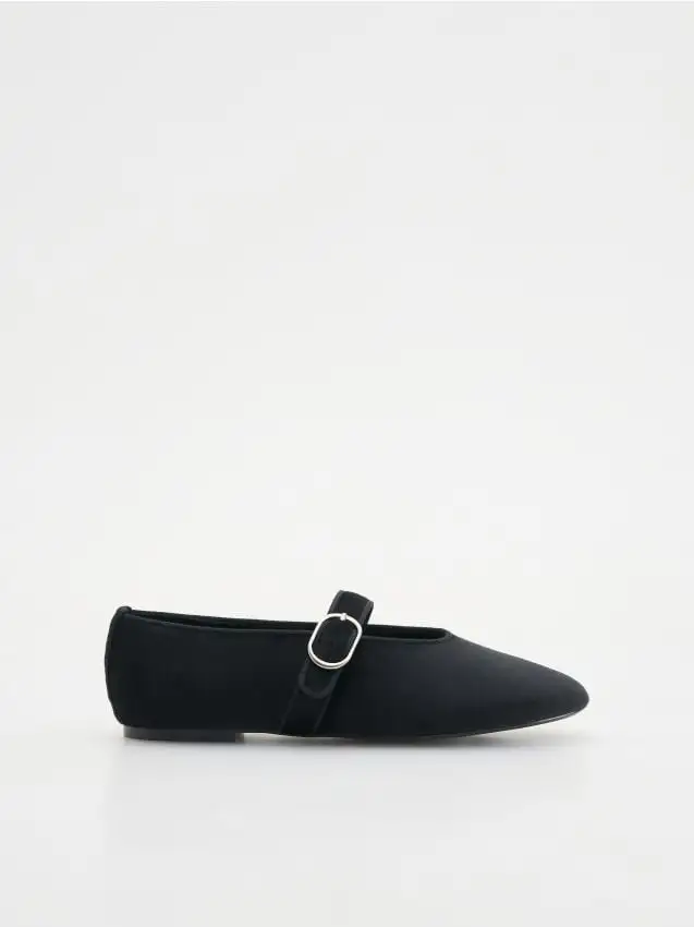 Ballerine con cinturino regolabile Colore nero