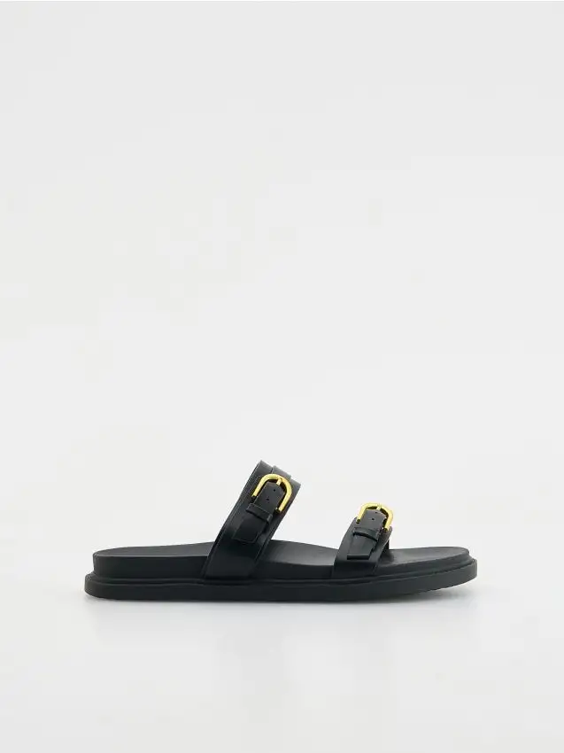 Ciabatte in pelle con fibbie Colore nero