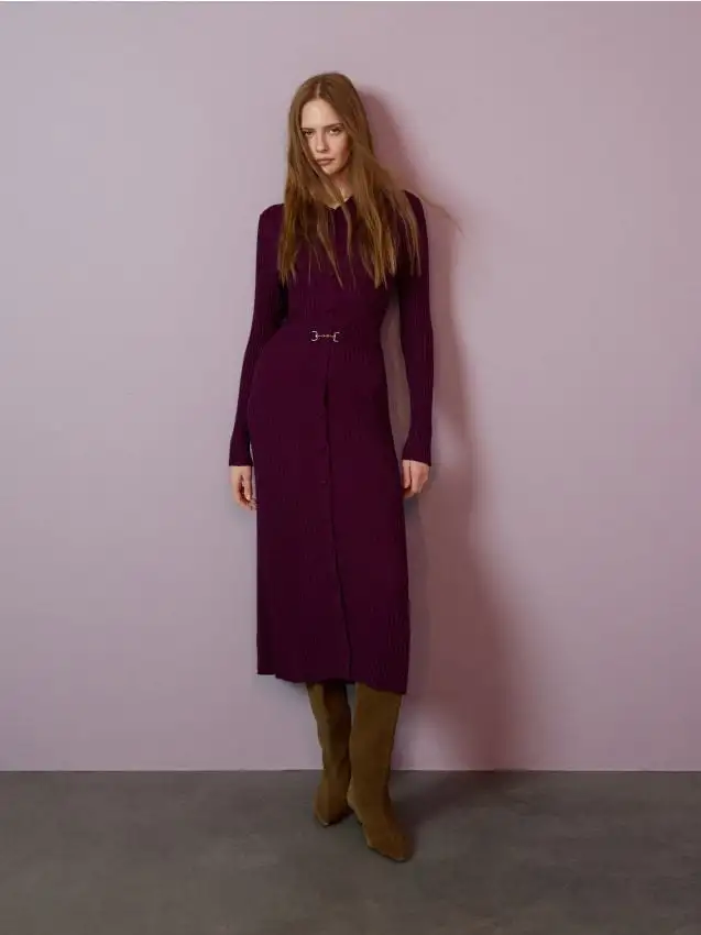 Vestito con cintura a catena Colore viola scuro