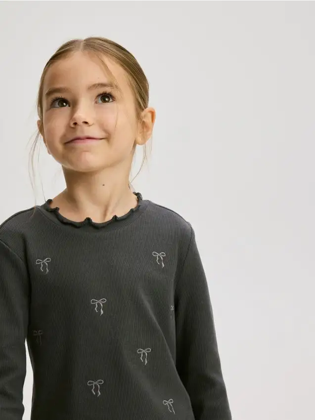 Maglietta a costine con ricamo Colore grigio scuro