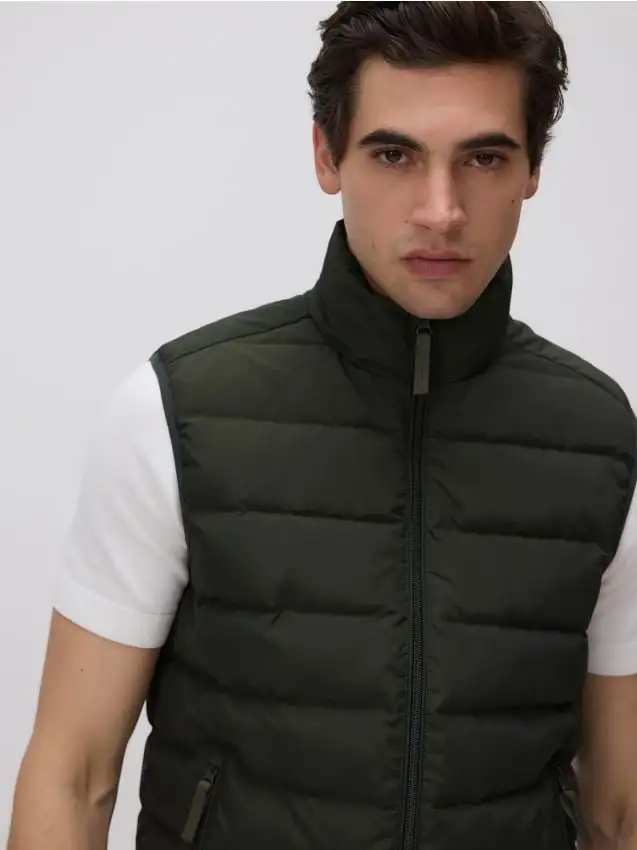 Gilet in piumino Colore verde scuro