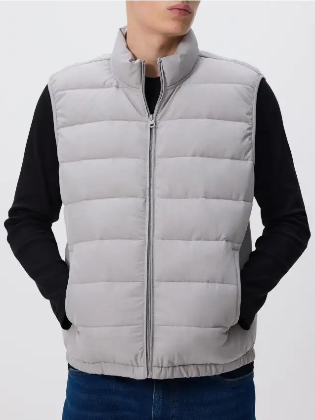 Gilet trapuntato con colletto rigido Colore grigio chiaro